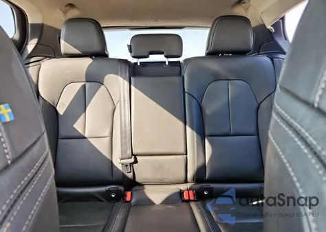 2021 Volvo Xc40 T5 Momentum z USA, uszkodzony, nr VIN YV4162UK0M2447154